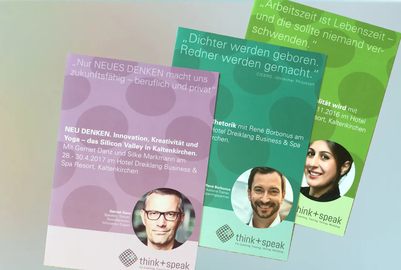 Referentenprofile als Flyer in Lila und Grün mit Porträtfotos