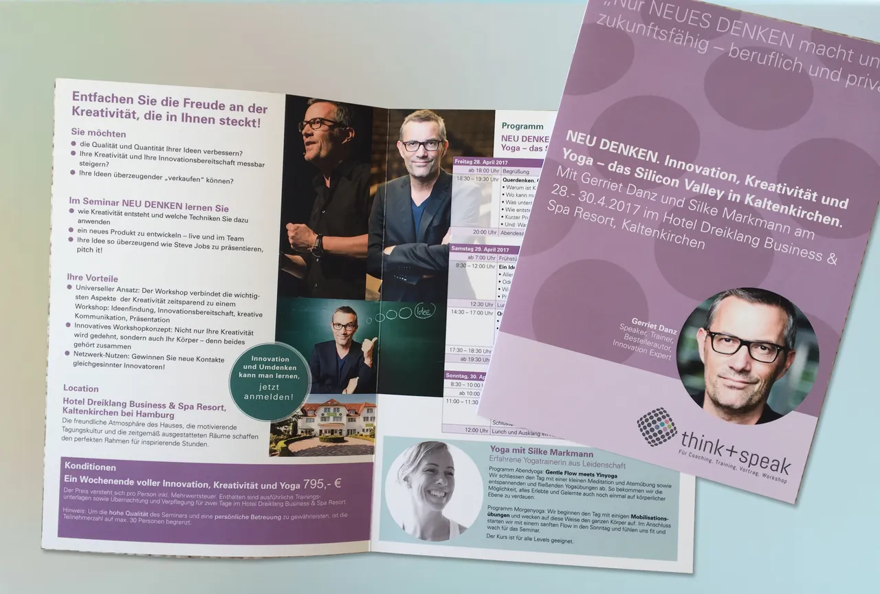 Aufgeklappter Flyer mit Veranstaltungsinformationen von think+speak